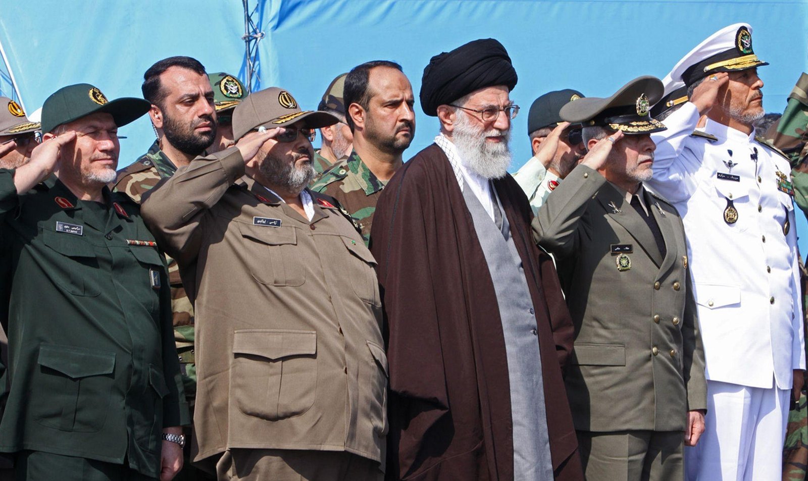 Ataques de EUA e Israel matam Ali Khamenei, anuncia Trump; líder supremo dominou a política do Irã por quatro décadas