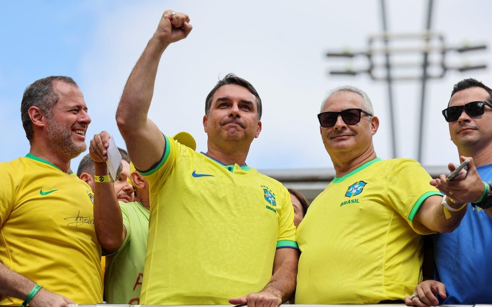 Flávio Bolsonaro diz que luta para derrubar veto de Lula sobre dosimetria