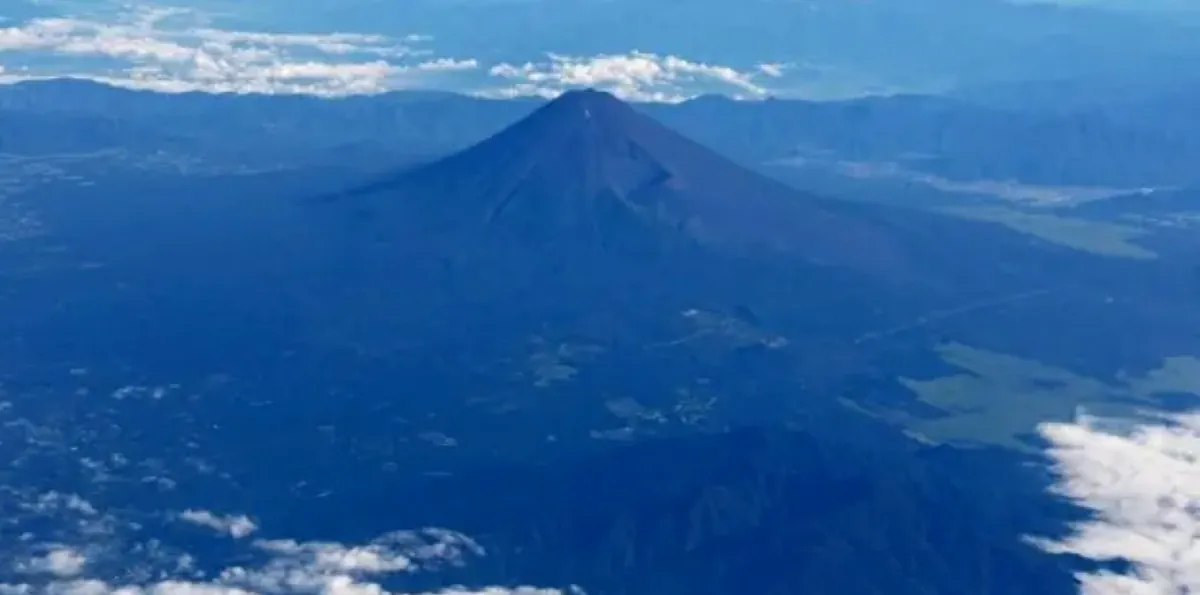 Pai deixa filho de 7 anos sozinho em caminhada no Monte Fuji