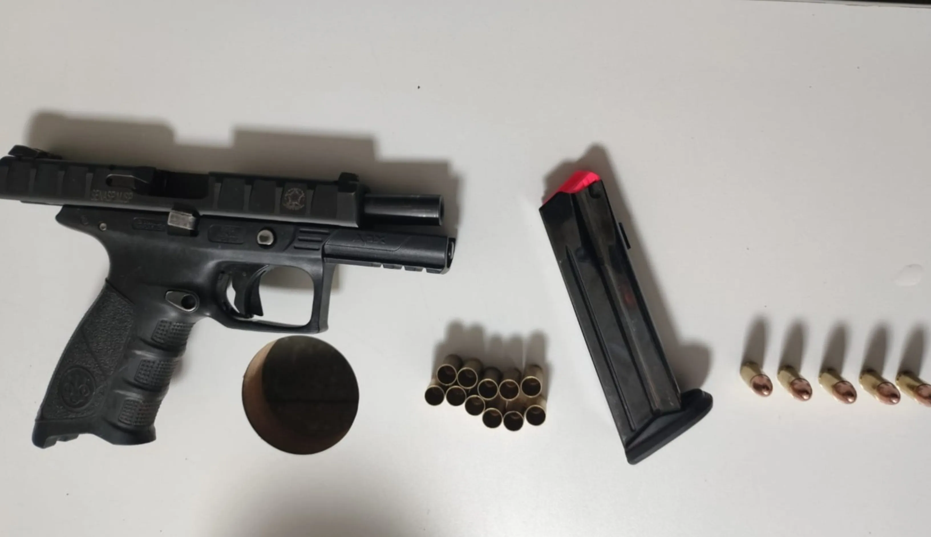 Policial militar é preso por atirar contra o carro da própria esposa e fugir com 'namorada'