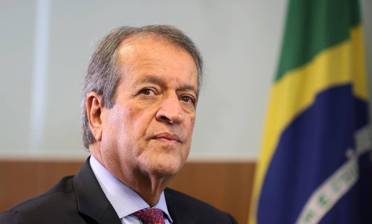 Valdemar Costa Neto aponta Flávio como possível sucessor de Jair Bolsonaro