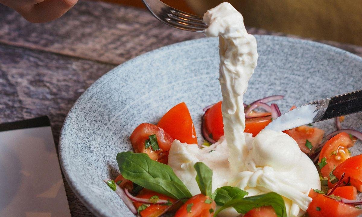 Descubra a diferença entre muçarela, burrata e stracciatella