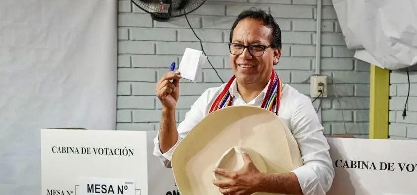 Sánchez propõe a Fujimori revisão completa dos votos no Peru