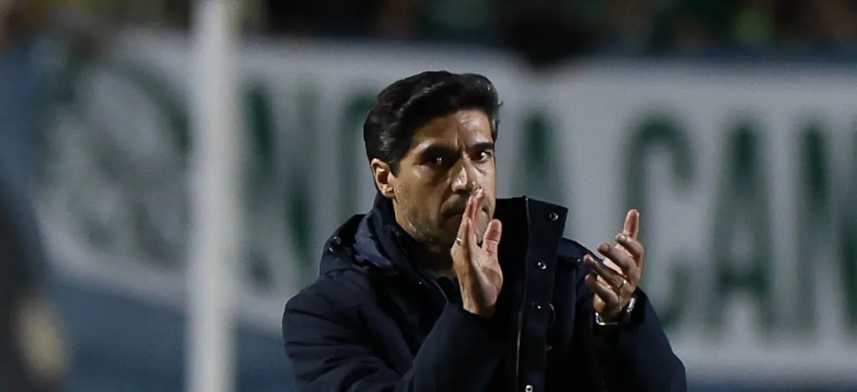 Conmebol multa o técnico Abel Ferreira em R$ 75,2 mil por gesto obsceno a Flaco López no Palmeiras