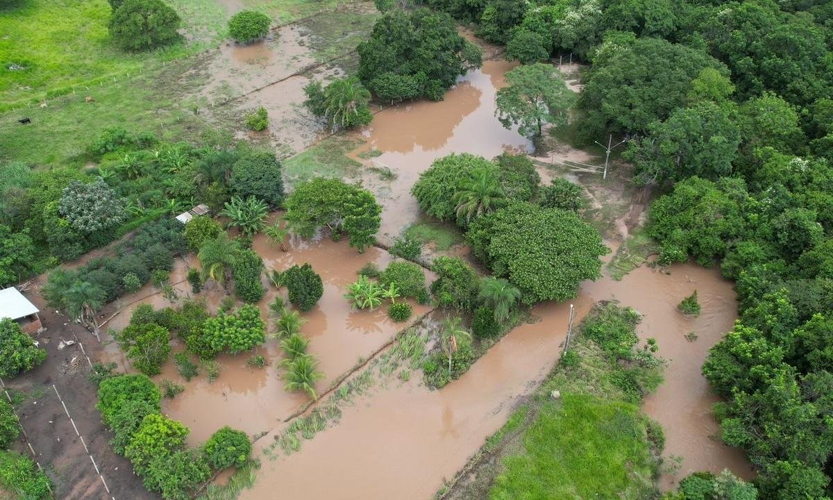 Moradores se assustam com enchentes de rios em MS | G1