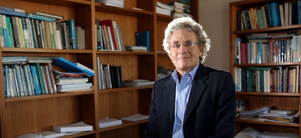 Entrevista | Conflito demorado no Irã pode reduzir espaço para queda de juros nos EUA e no Brasil, diz Castelar