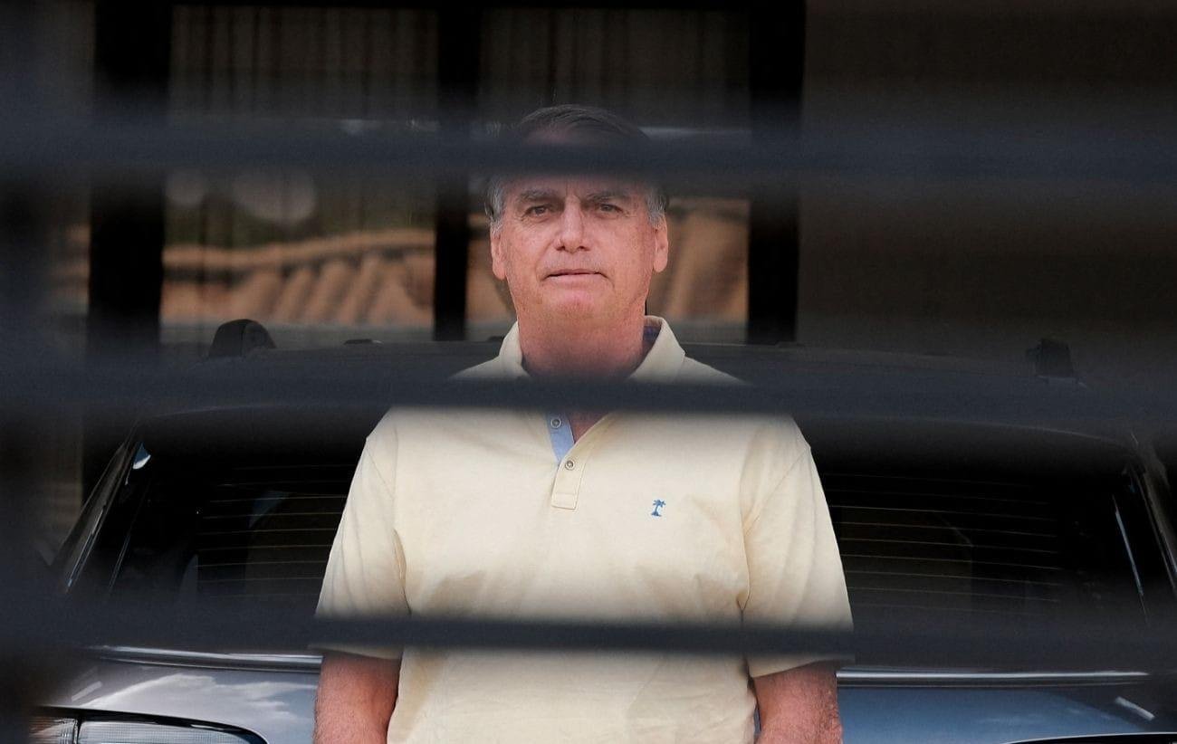 Moraes autoriza Bolsonaro a receber estímulo craniano contra soluços