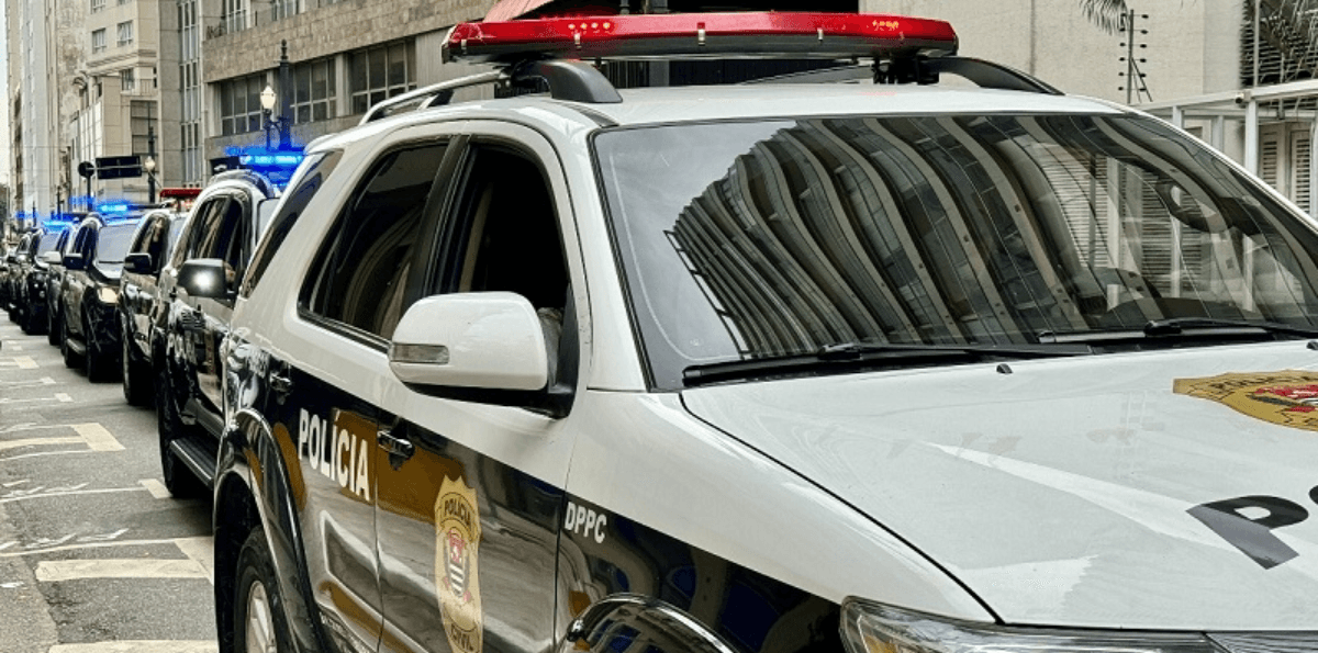 Menina recebe mensagem na escola e salva mãe de espancamento