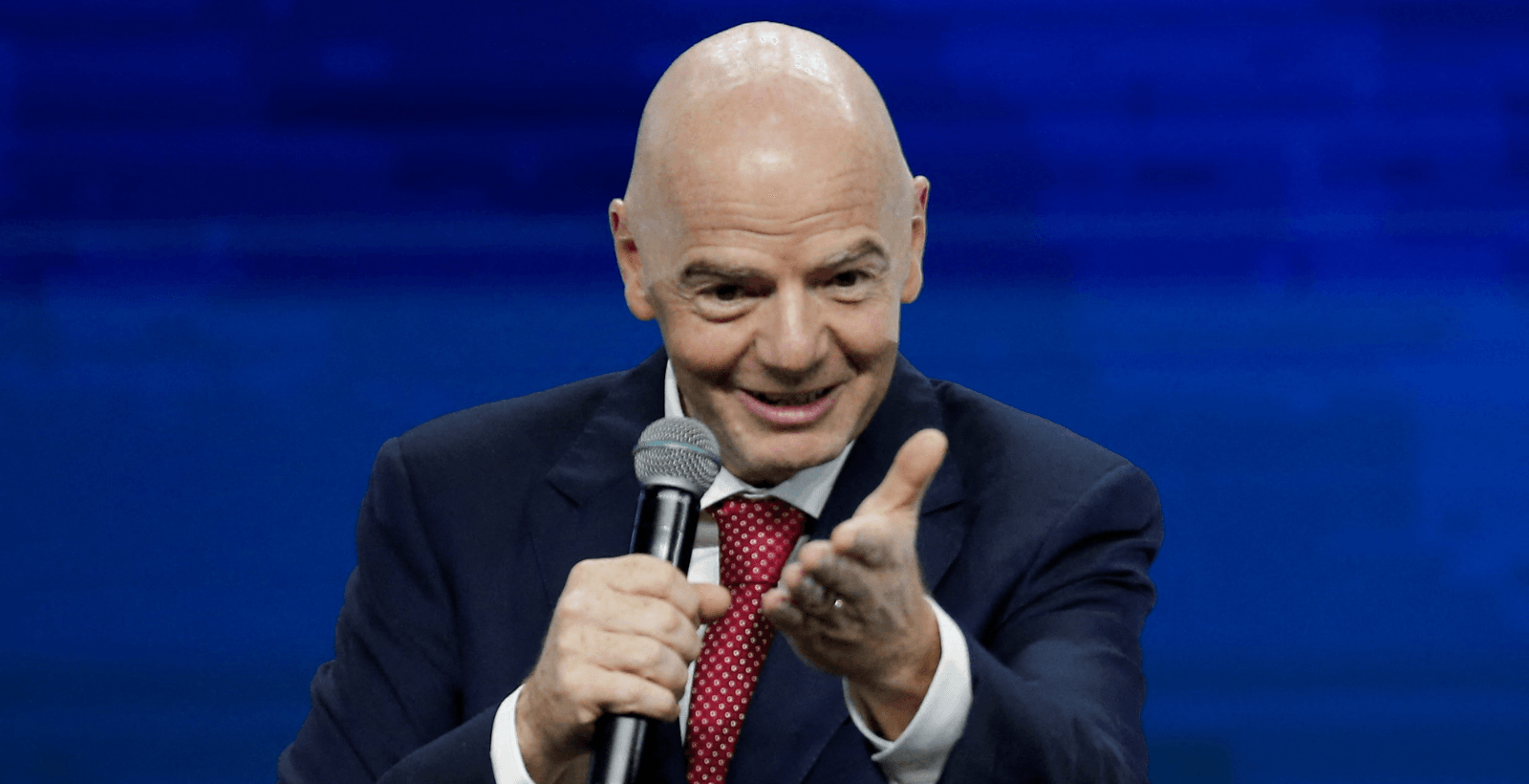 Presidente da Fifa avalia o fim da suspensão à Rússia no futebol