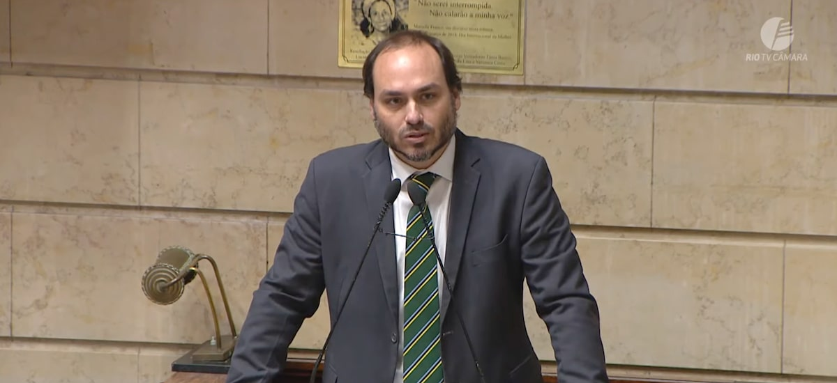 Carlos Bolsonaro reclama de ‘silêncio’ do PL sobre candidatura de Flávio à Presidência