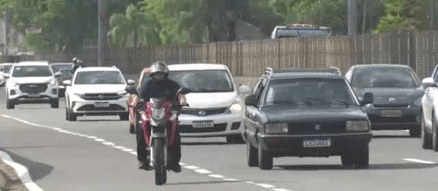 Feriado prolongado deve levar 260 mil veículos ao pedágio no PR