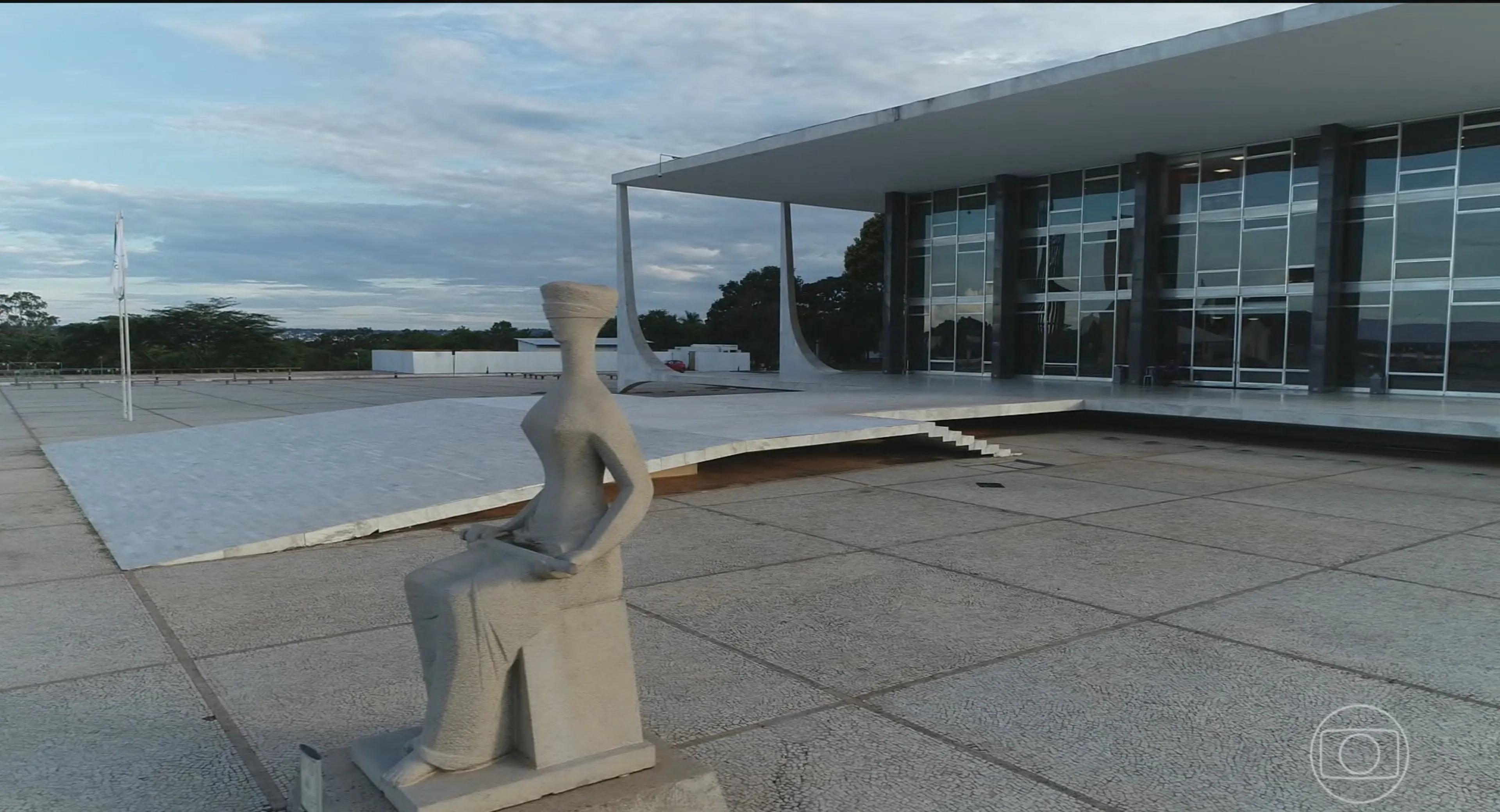 Praça fechada, vigilância por drone e sem celular no plenário: como será a segurança em torno da sessão do STF nesta terça