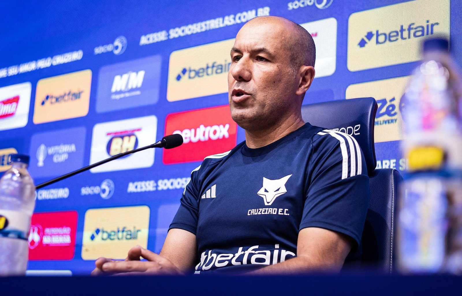 Principal alvo do Flamengo para o comando técnico, Leonardo Jardim, ex-Cruzeiro, ficou invicto contra Filipe Luís em 2025