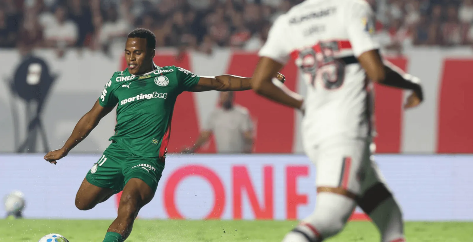 Auxiliar de Abel elogia gramado do Morumbi após vitória do Palmeiras