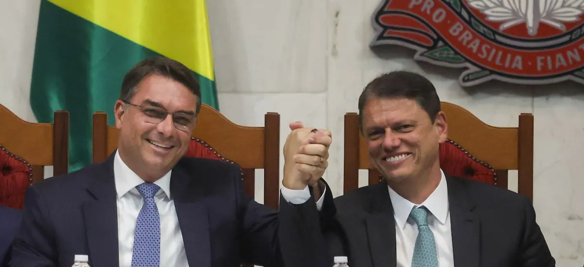 Tarcísio avisa Flávio que escolha de vice será pessoal e afasta PL de vaga