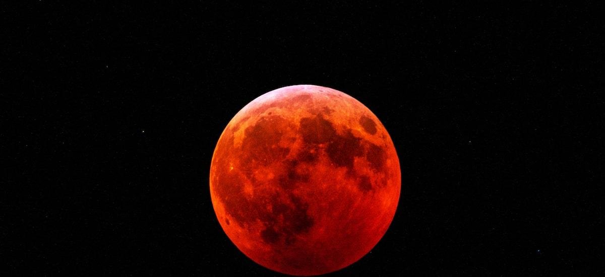 Por que ‘Lua de Sangue’ tem este nome? É preciso algum cuidado para acompanhar?