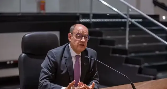 Governador interino do Rio bloqueia repasse de R$ 730 milhões a municípios aprovado no último dia da gestão Castro