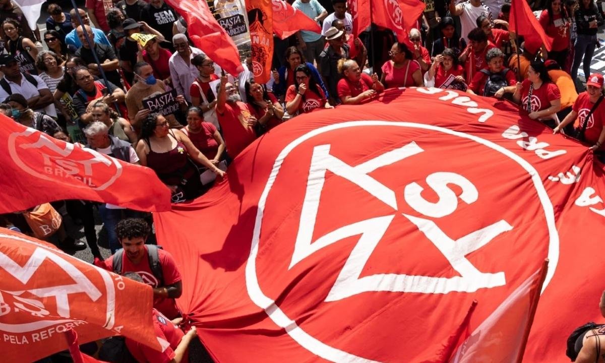 Petistas fazem ato a 3km da Paulista, onde ocorre o "Acorda Brasil"
