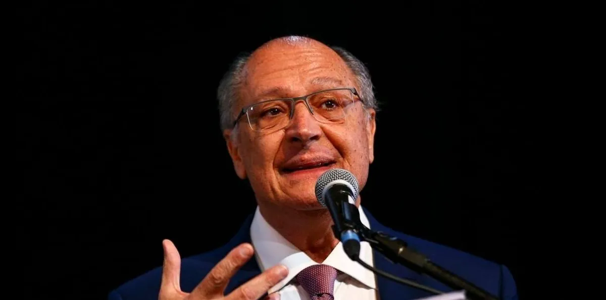 Alckmin oficializa candidatura com Lula e diz que união evitou golpe
