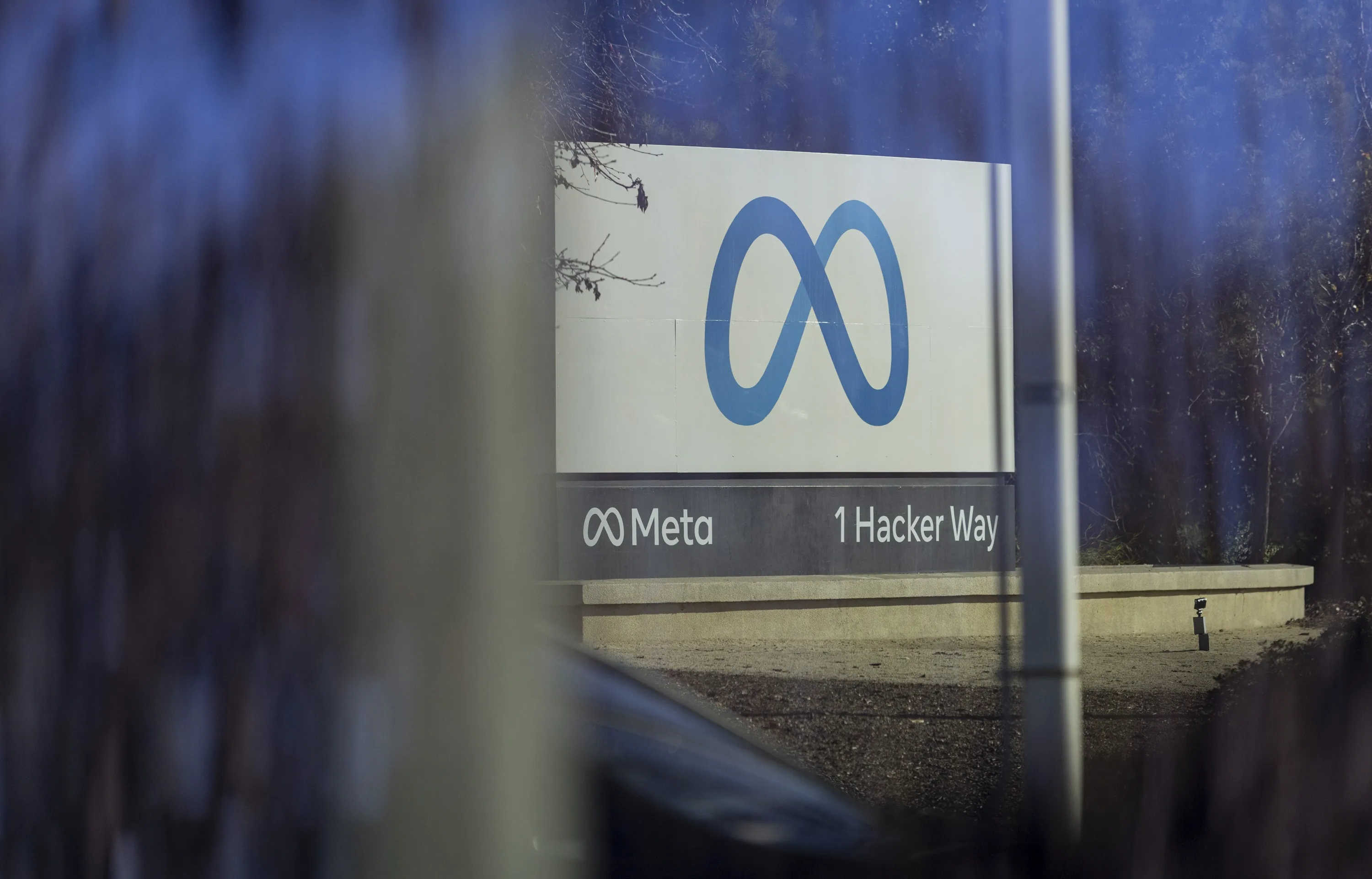 Meta inicia reestruturação interna e transfere 7 mil funcionários para funções relacionadas a IA