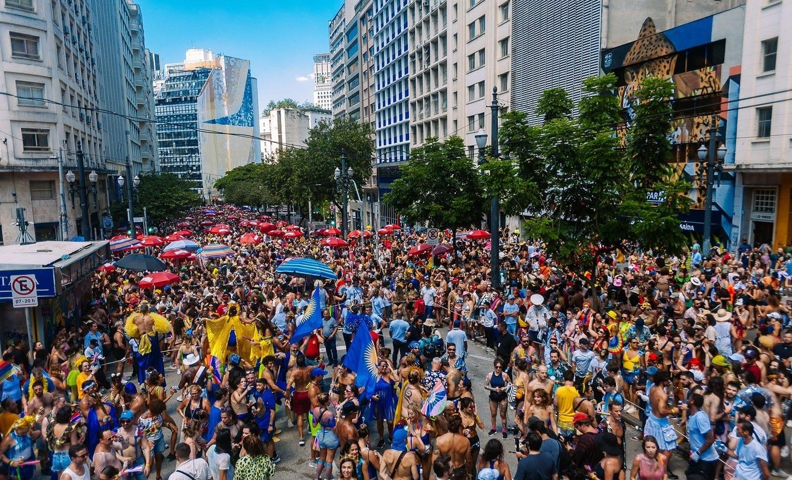 Feriados fevereiro 2026: Carnaval e datas municipais nas capitais