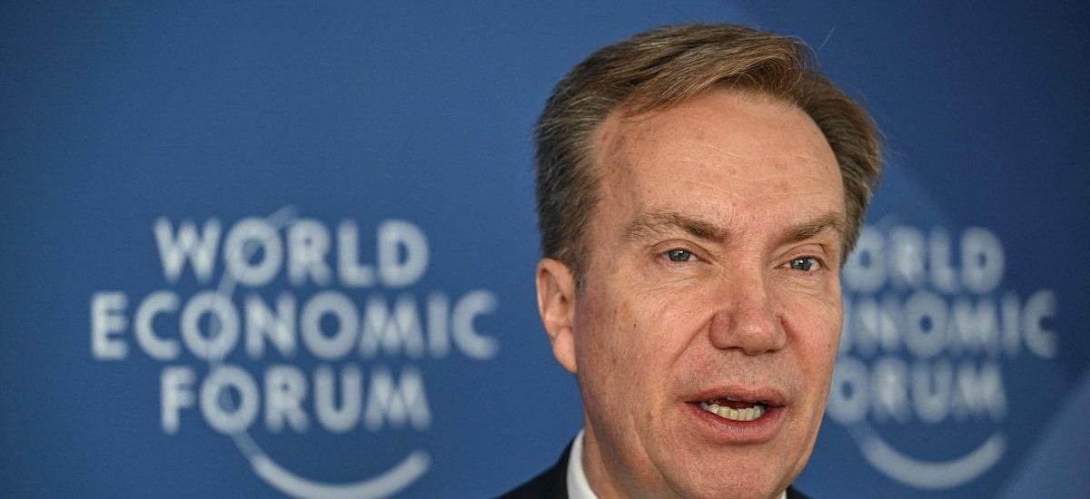 Presidente do Fórum Econômico Mundial renuncia após revelações sobre contatos com Jeffrey Epstein