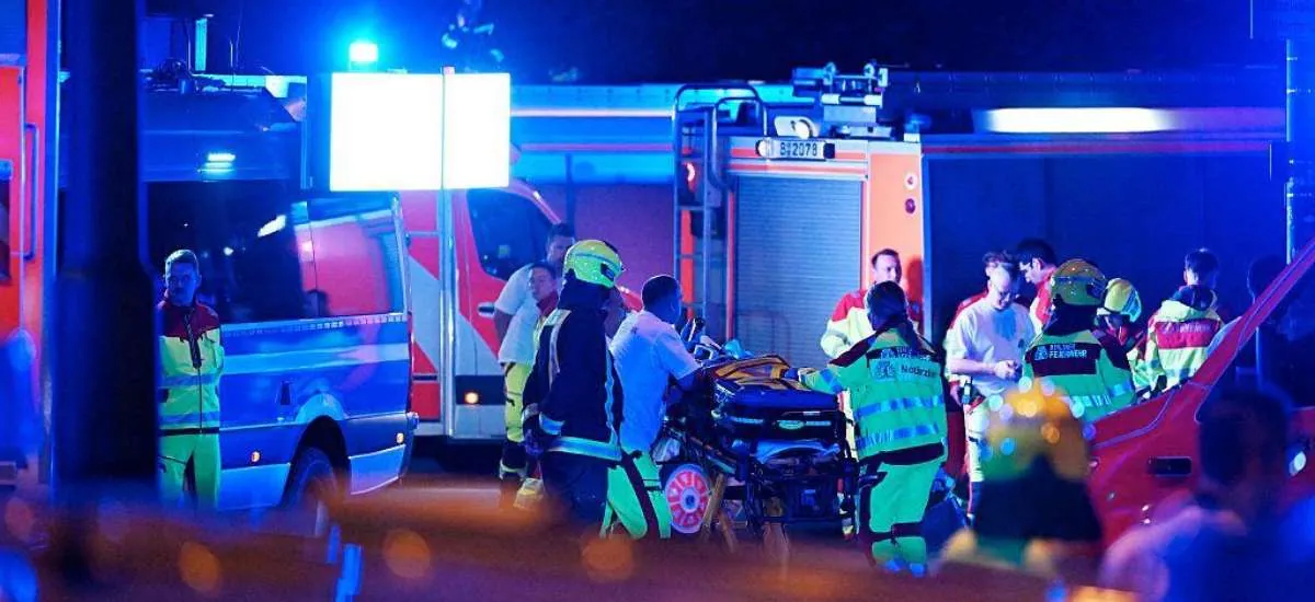 Motorista atropela multidão durante parada LGBTQIA+ em Berlim; uma pessoa morreu e 17 ficaram feridas