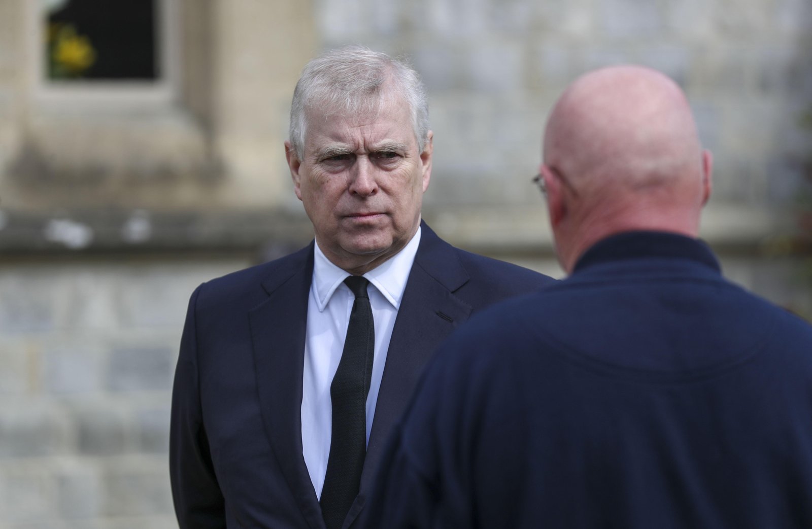 Ex-príncipe Andrew deixa Windsor após novas revelações em caso Epstein | G1