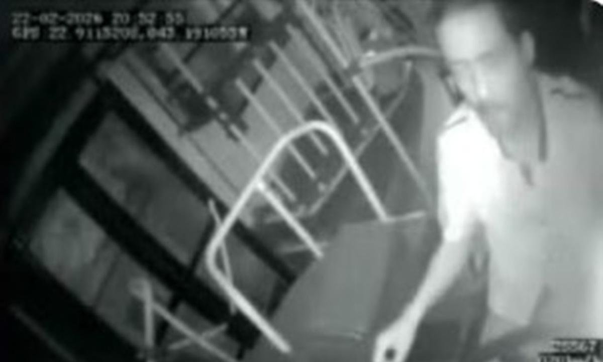 Motorista que apagou luzes de ônibus e estuprou idosa é preso