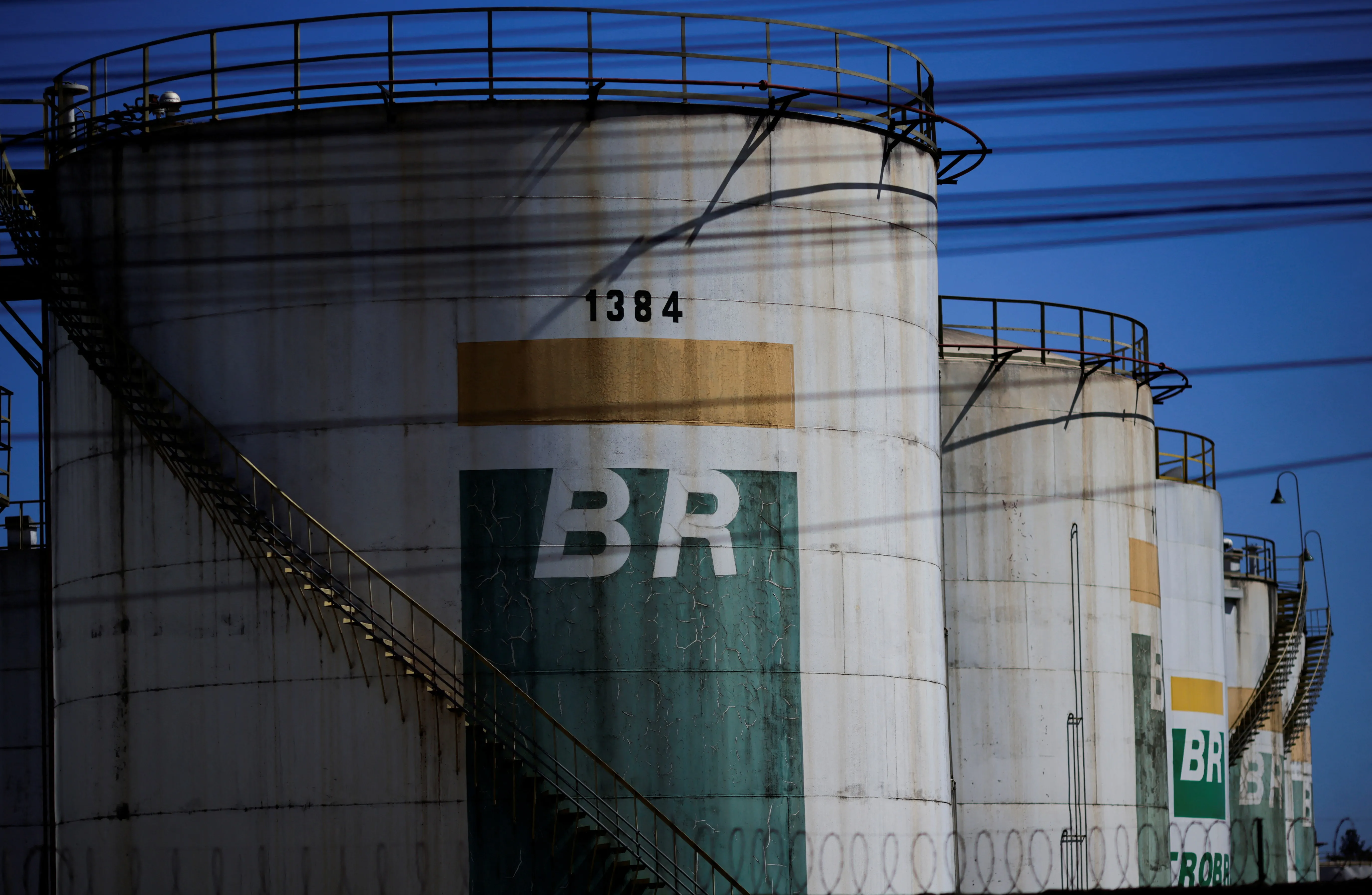 Petrobras prevê alta de R$ 0,06 no litro do diesel puro para o consumidor após reajuste | G1