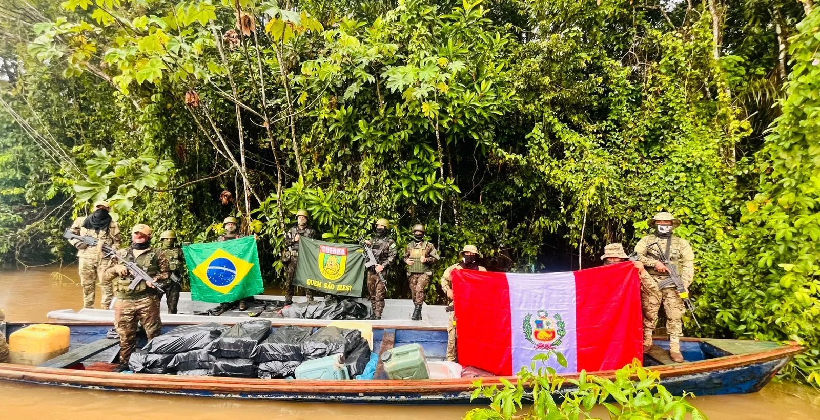 Militares apreendem quase uma tonelada de maconha na fronteira do Amazonas com o Peru