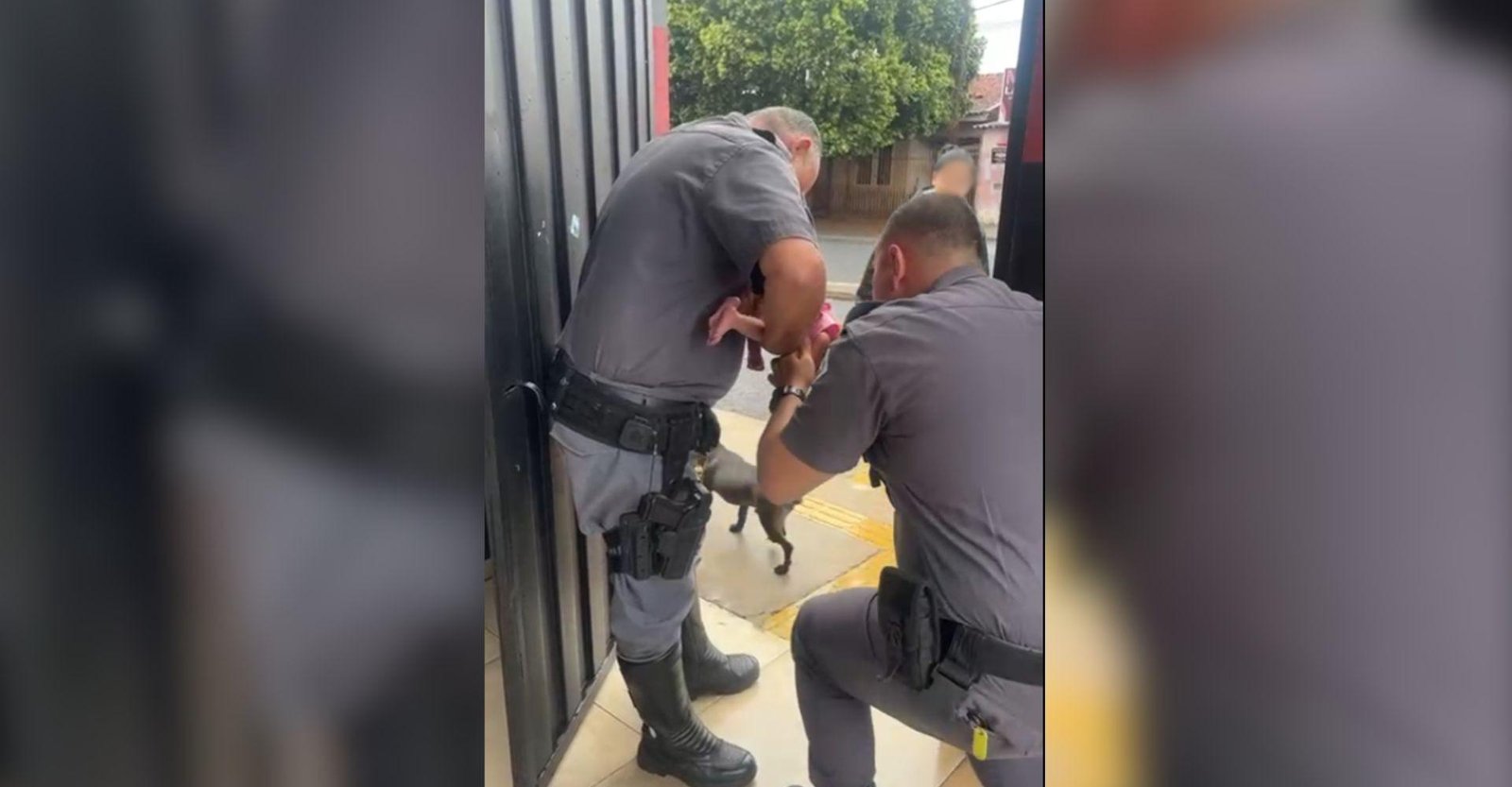 Bebê com 16 dias de vida é salva por policiais após se engasgar | G1