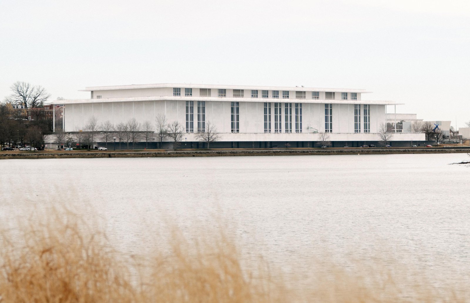 Fechamento do Kennedy Center a mando de Trump choca funcionários e artistas