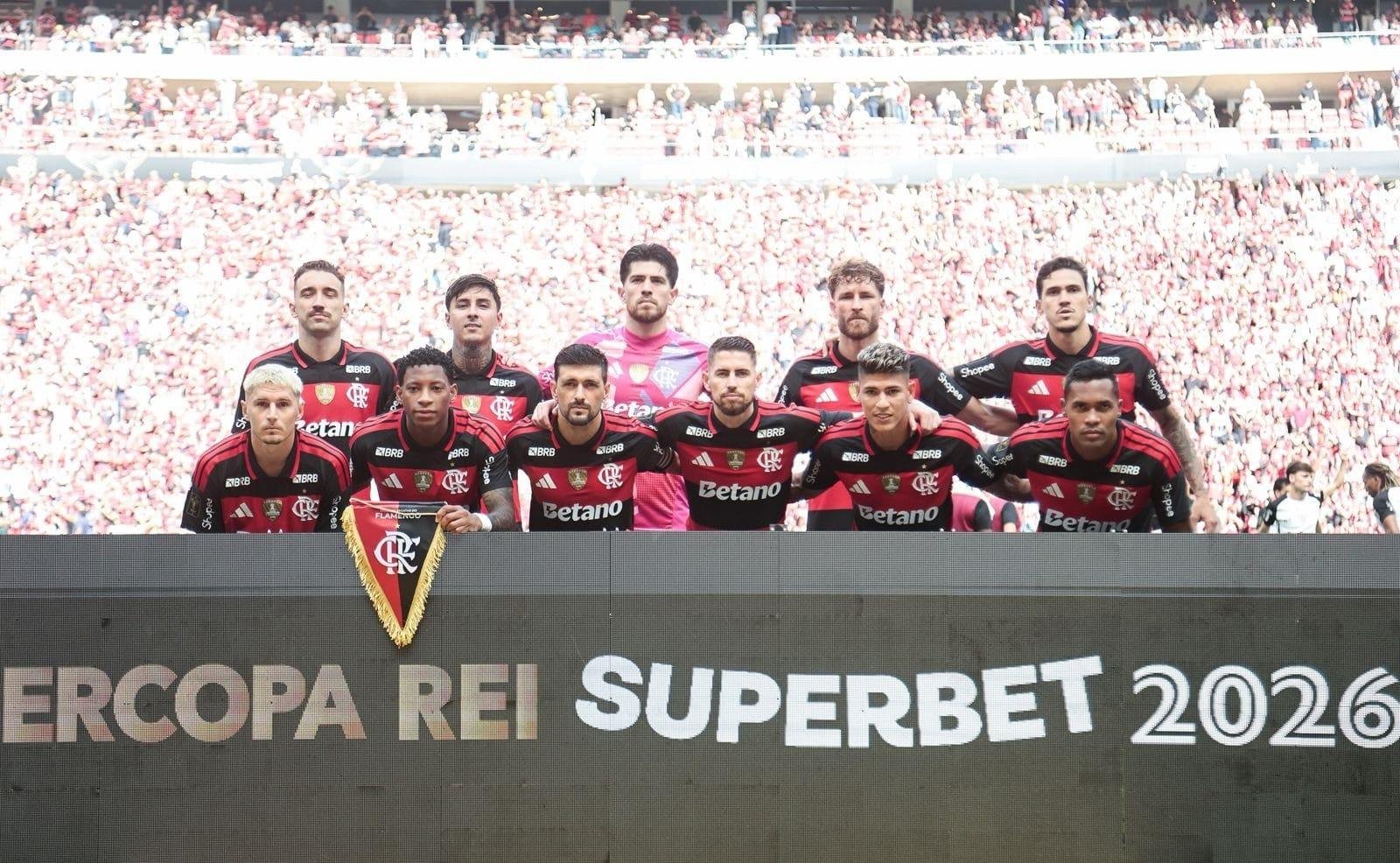 Expulsão de Carrascal forçou mudança de estratégia do Fla, diz Filipe Luís