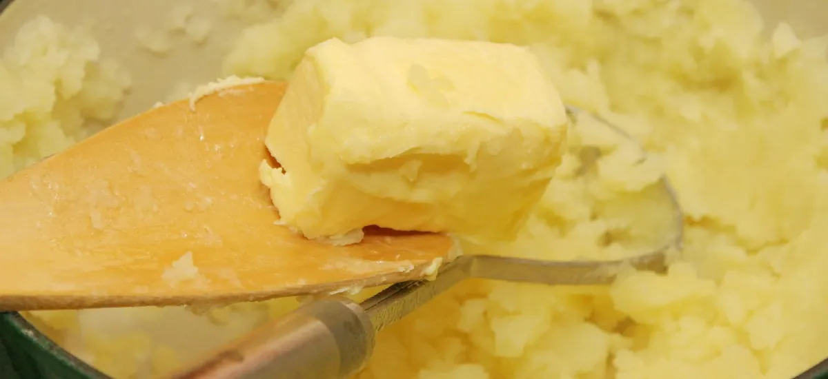 4 dicas para fazer o purê de batata perfeito e servir nas refeições