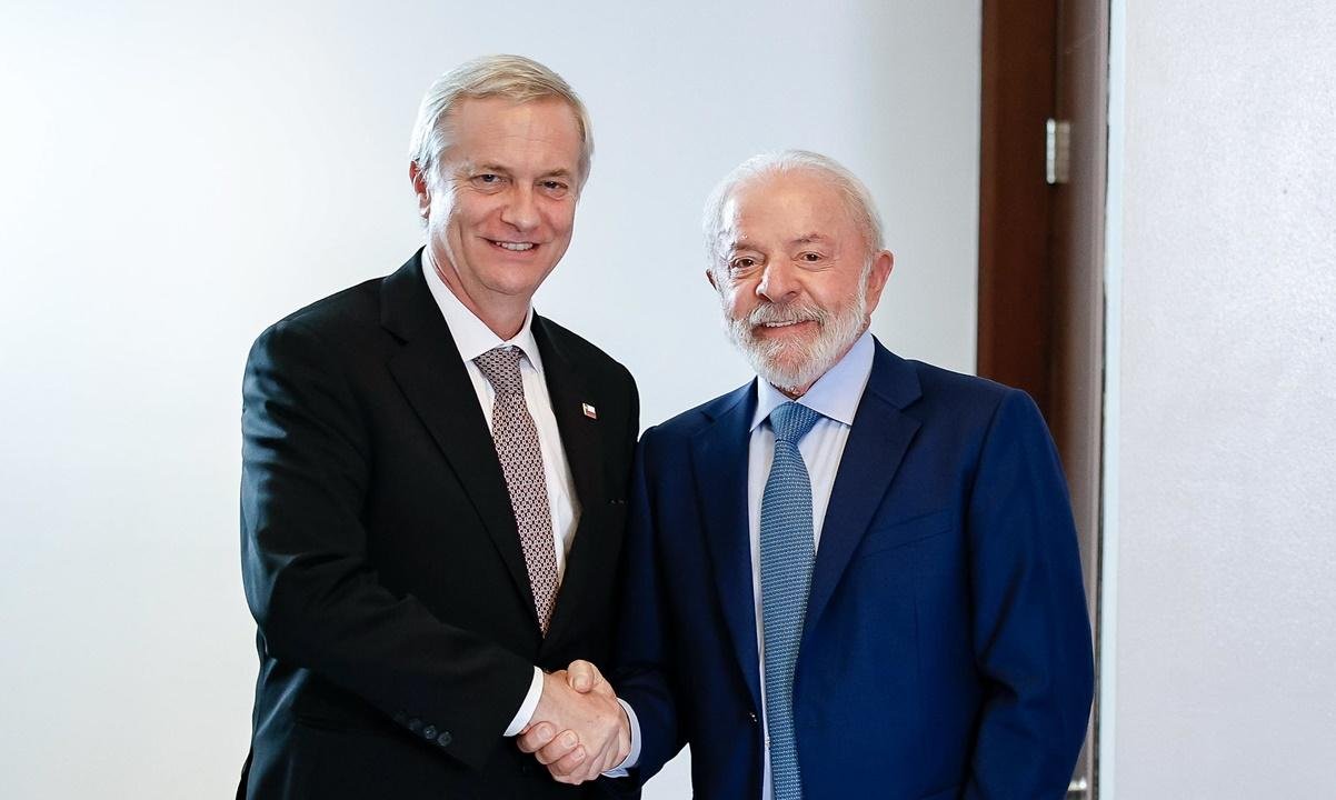 Lula avalia ir à posse do direitista Kast, presidente eleito do Chile