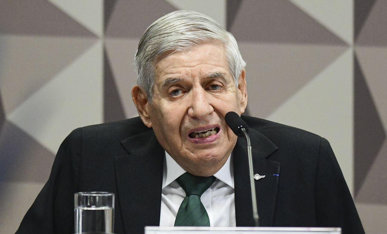 General Heleno tenta evitar expulsão do Exército: "Conduta ilibada"