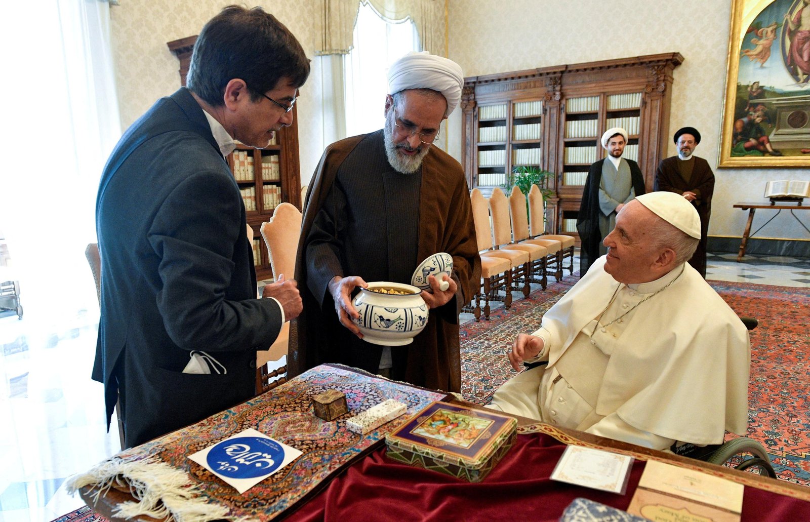 Irã anuncia líder supremo interino Alireza Arafi, que comandará processo para substituir Khamenei | G1