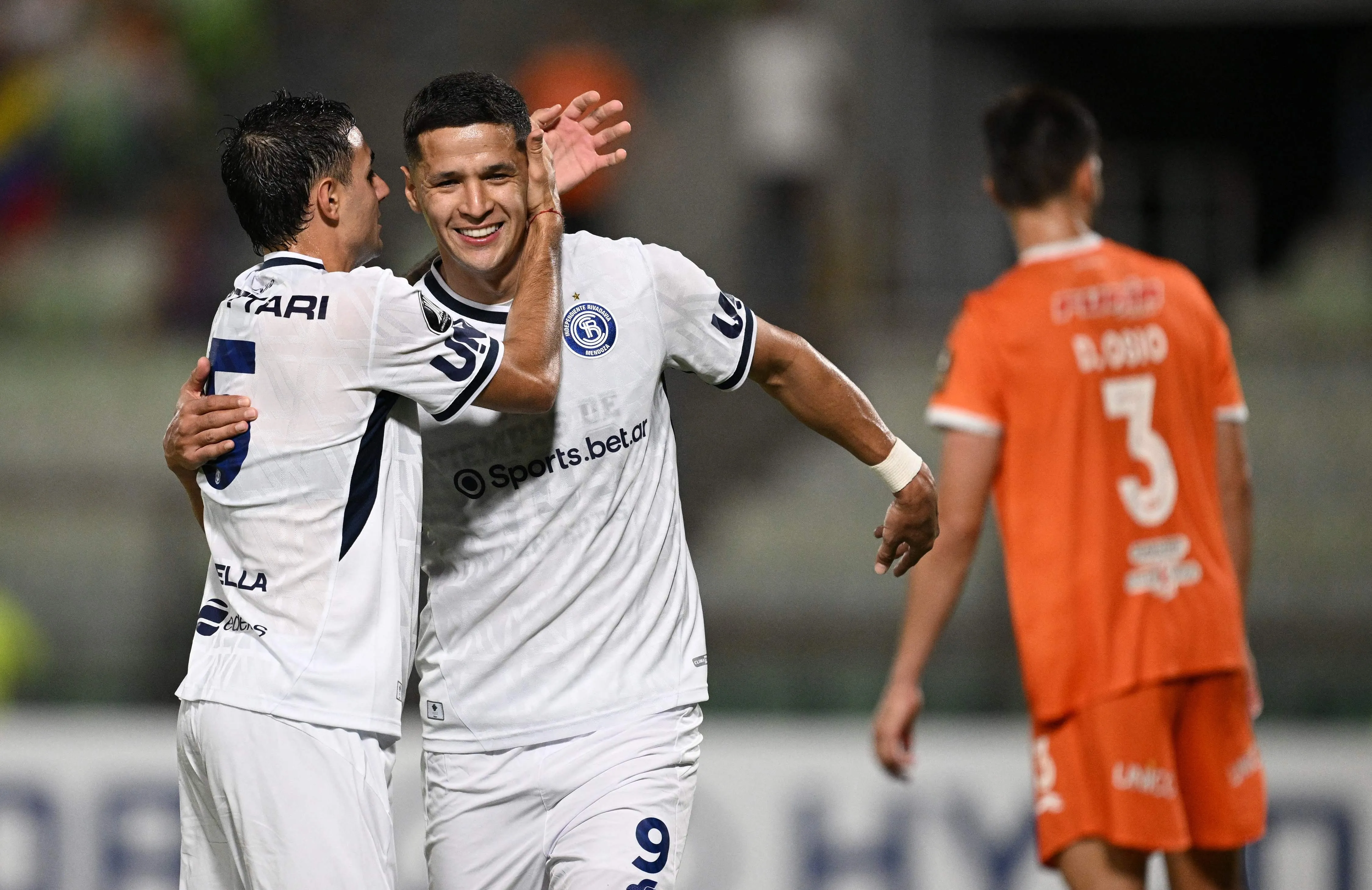 Rivadavia vence o La Guaira e ajuda o Fluminense na Libertadores; veja situação do grupo