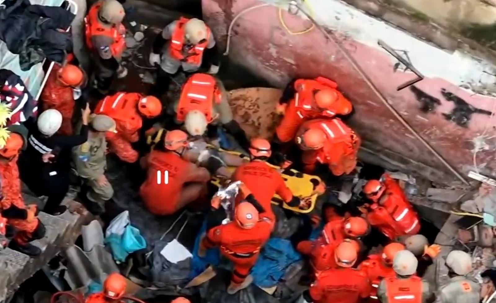 Criança resgatada em desabamento no Rio pedia: “Me tira daqui”