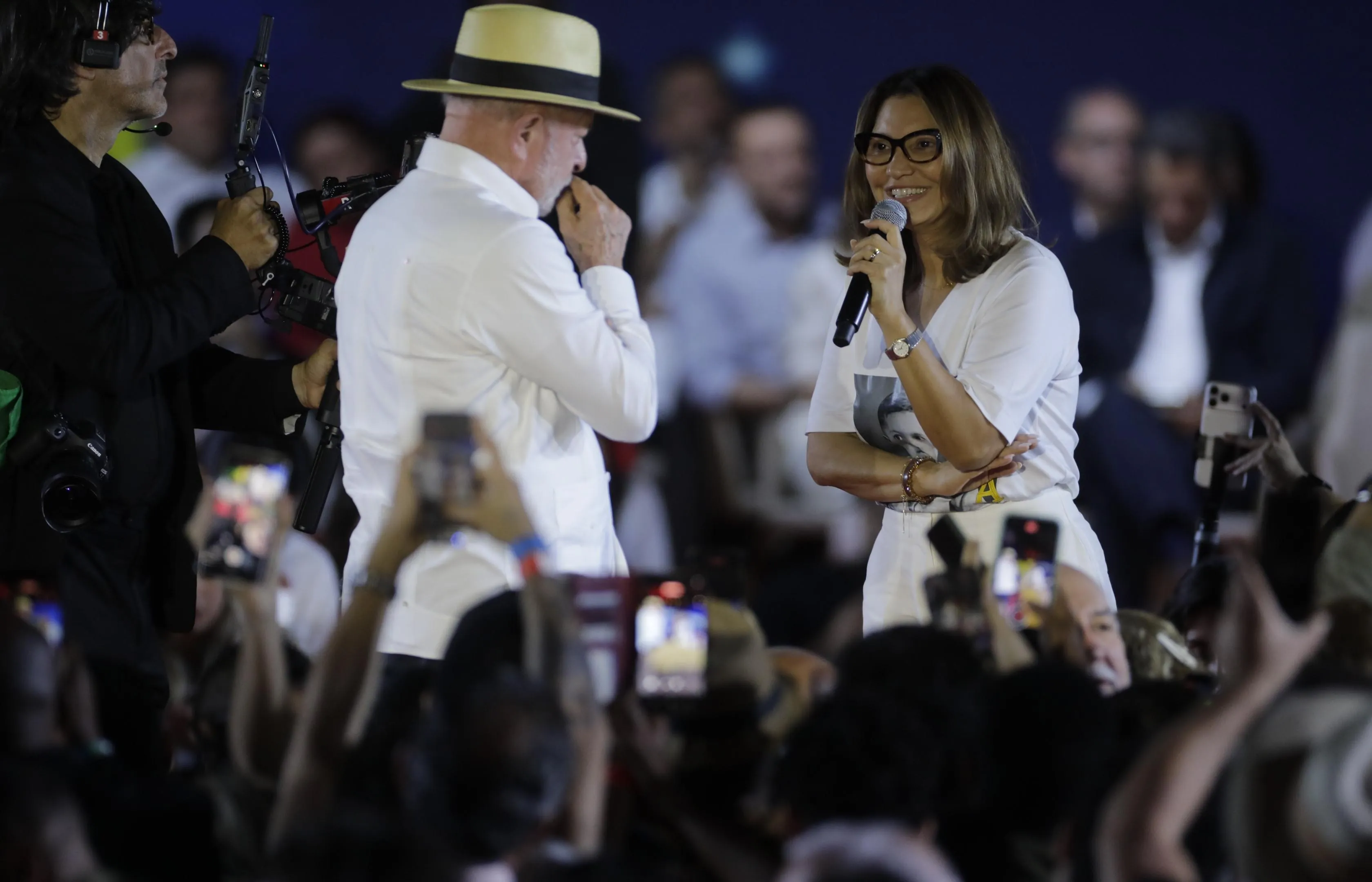Em correção de rota, Lula critica falta de mulheres nos discursos da convenção e dá palavra a Janja