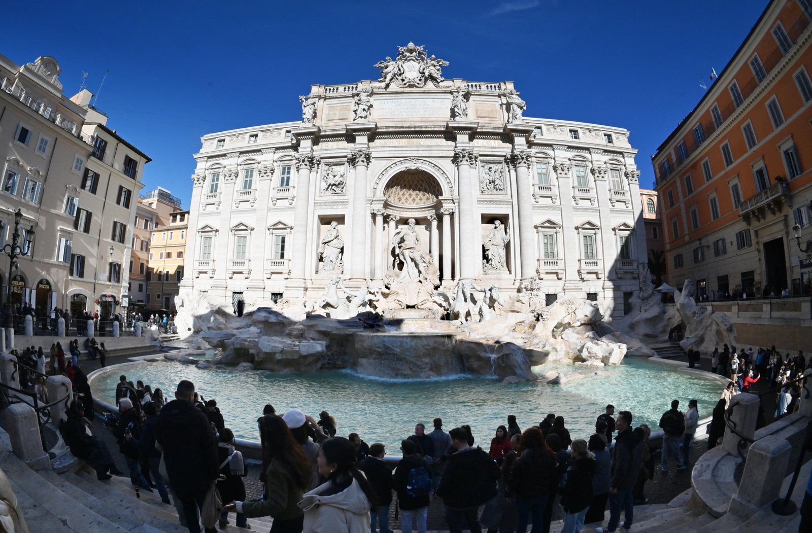 Roma começa a cobrar taxa de turistas para visitar a Fontana di Trevi | G1