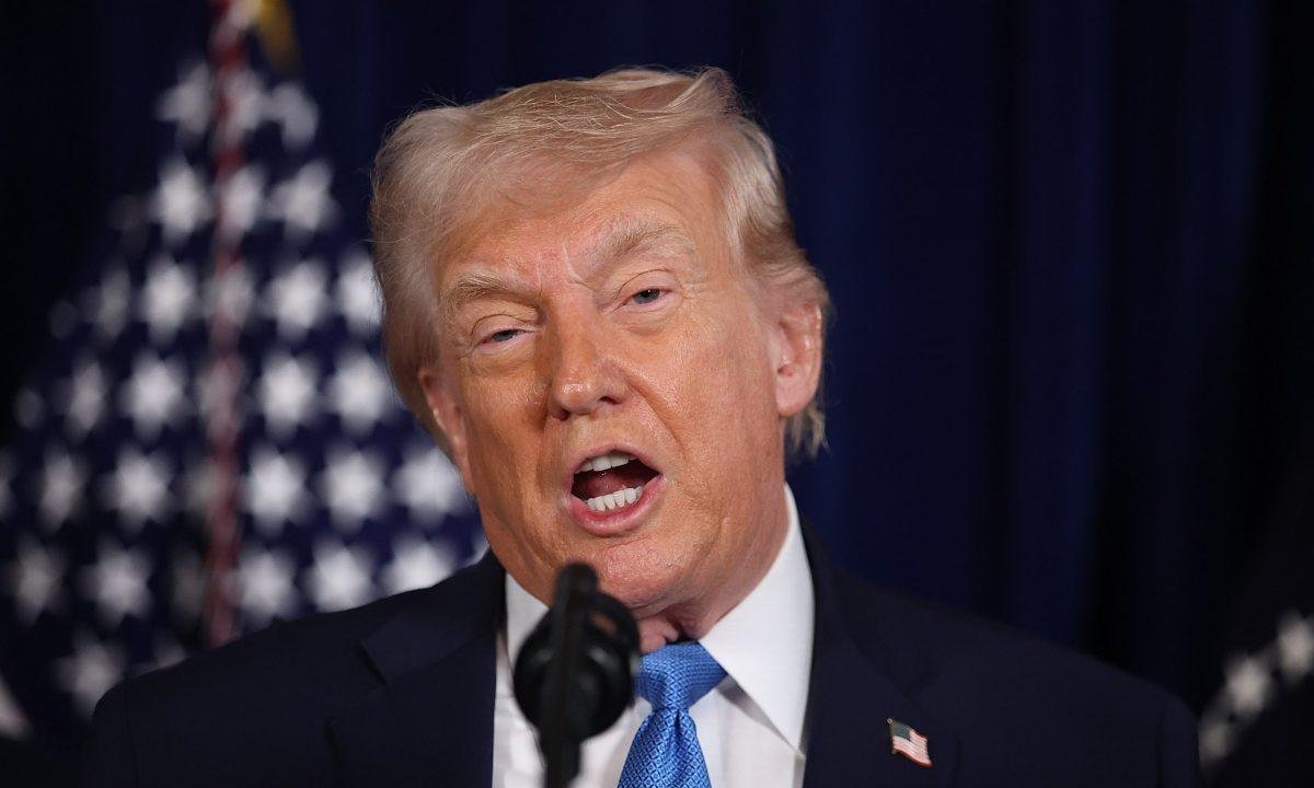 Trump diz que Casa Branca negocia com Irã "neste momento"