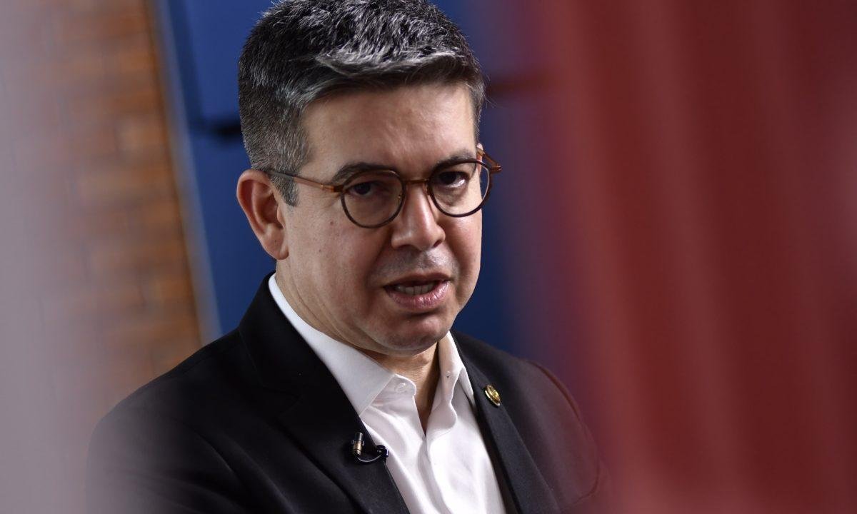 Líder do governo diz que foto comprova "erro" do presidente de CPMI