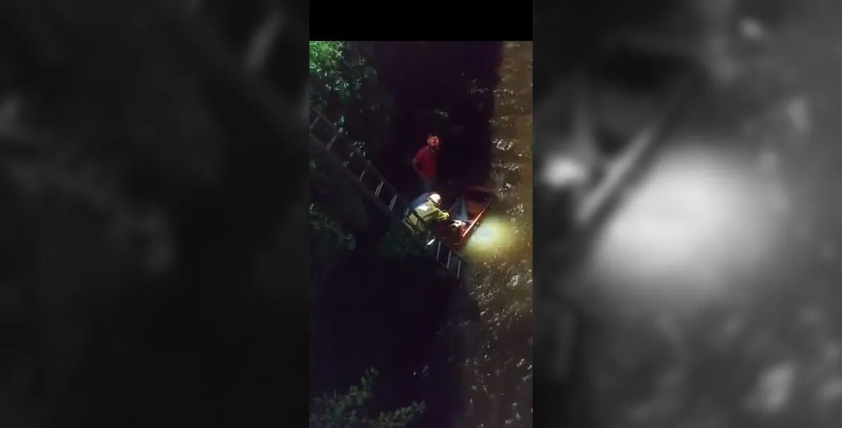 Mulher cai de ponte e é resgatada pelos bombeiros, em Campos do Jordão