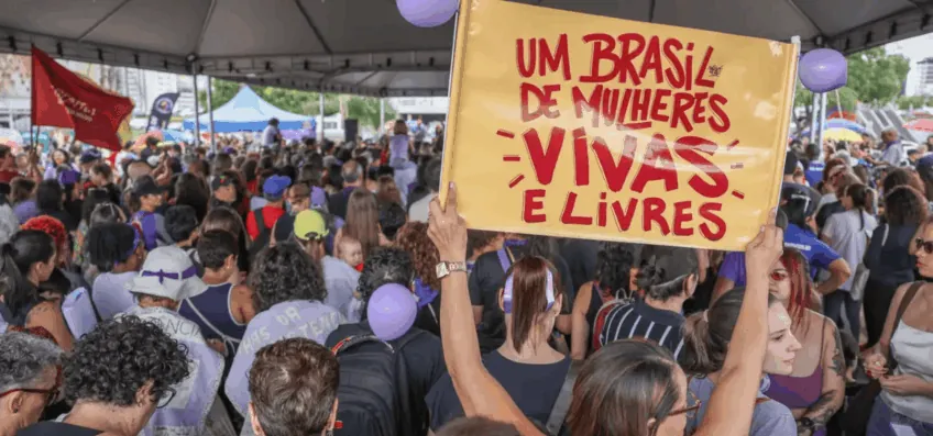 Órfãos de vítimas de feminicídio terão direito a pensão do INSS