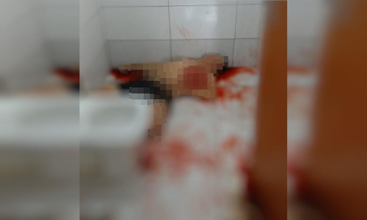 Lamaçal de sangue: mulher mata colega de trabalho em banheiro