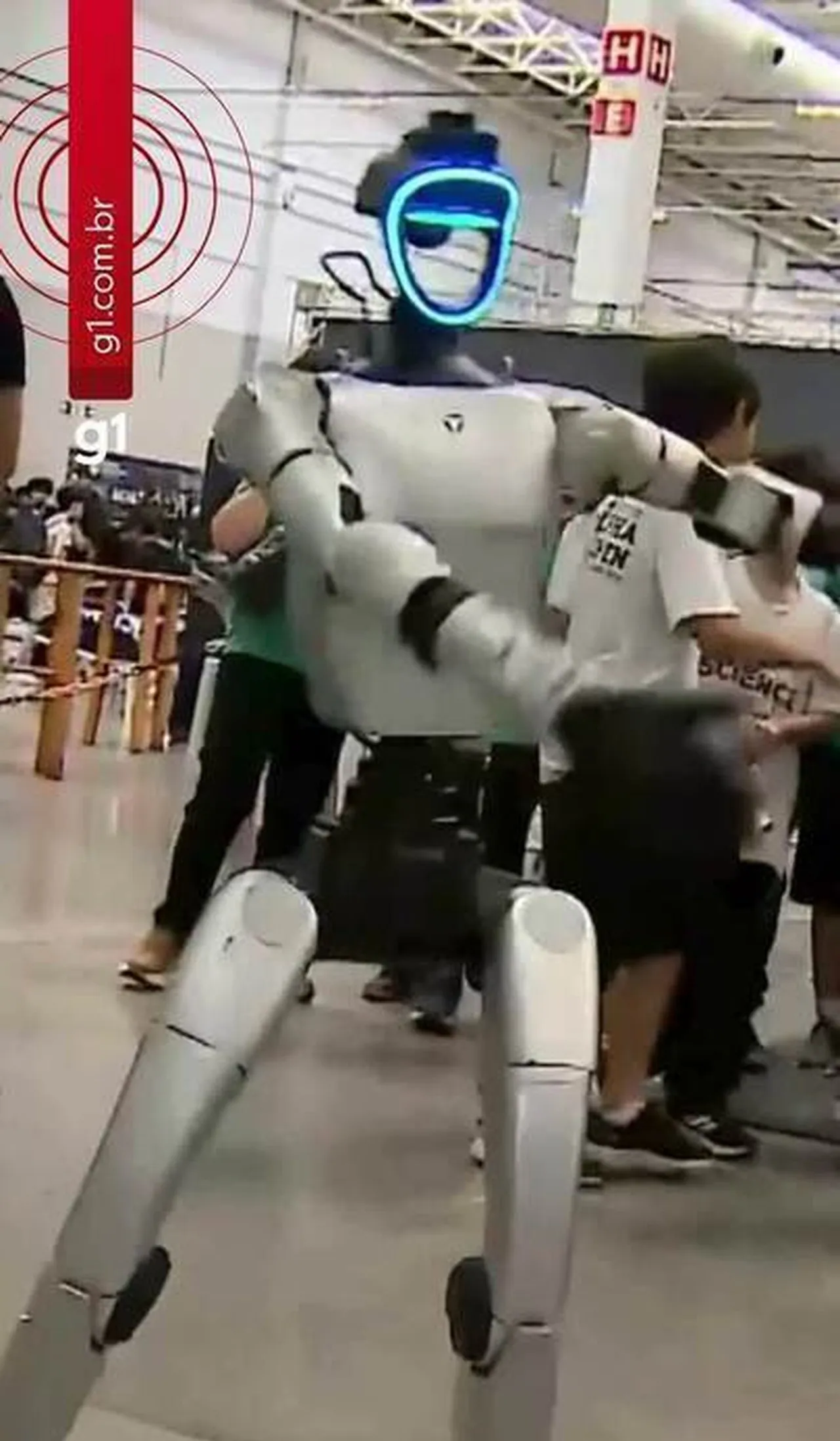 Robô humanoide dança em evento de ciência em São José dos Campos | G1