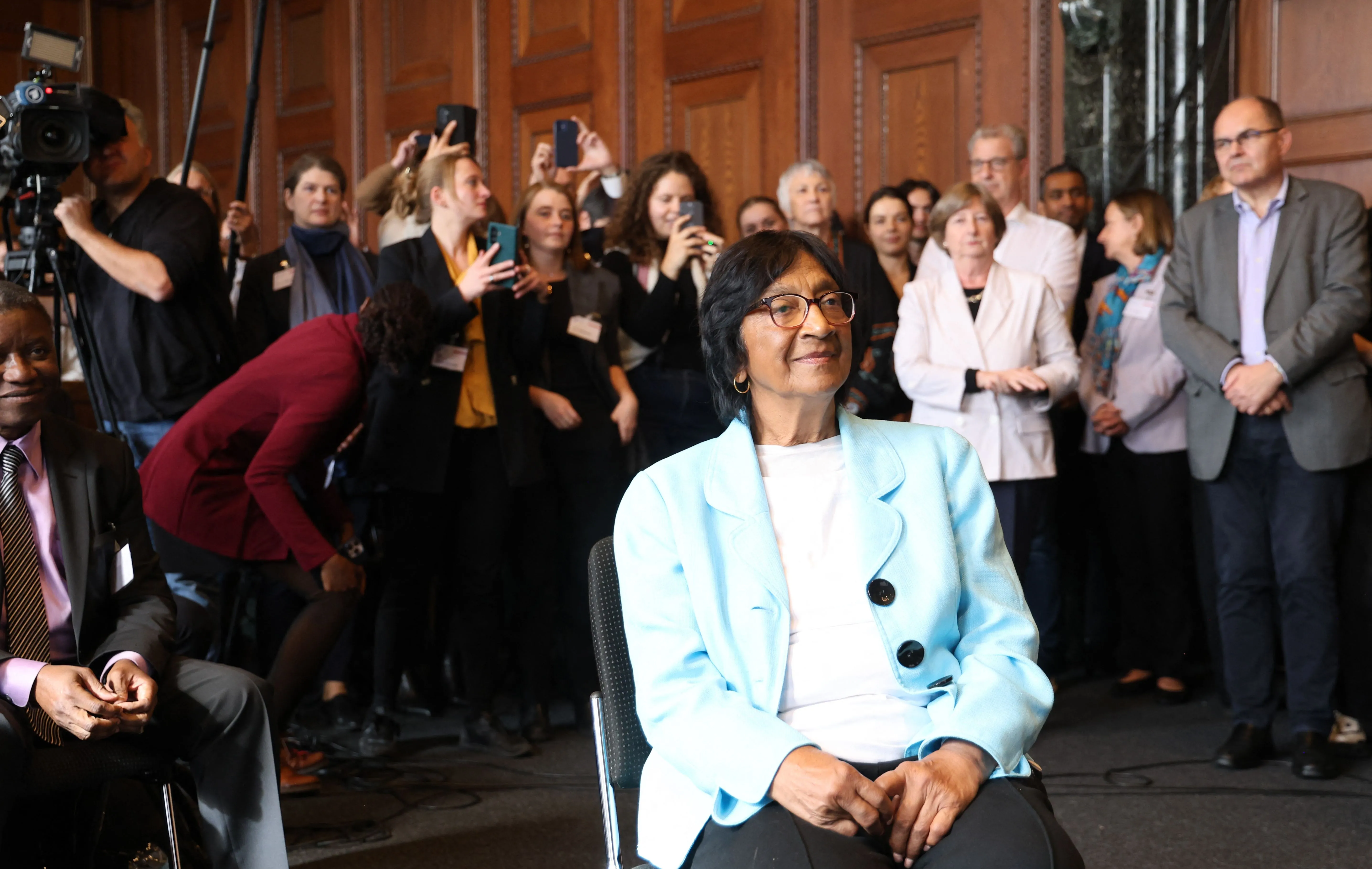 Análise: Nobel a Navi Pillay foi gesto em defesa da lei internacional; sanções de Trump ao TPI, um novo ataque direto