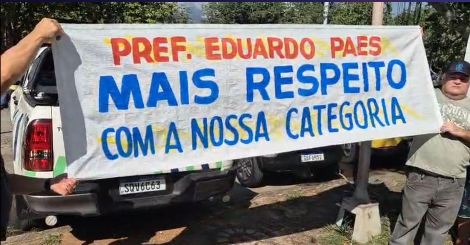 Mais de 200 taxistas fazem protesto contra suspensão de lei
